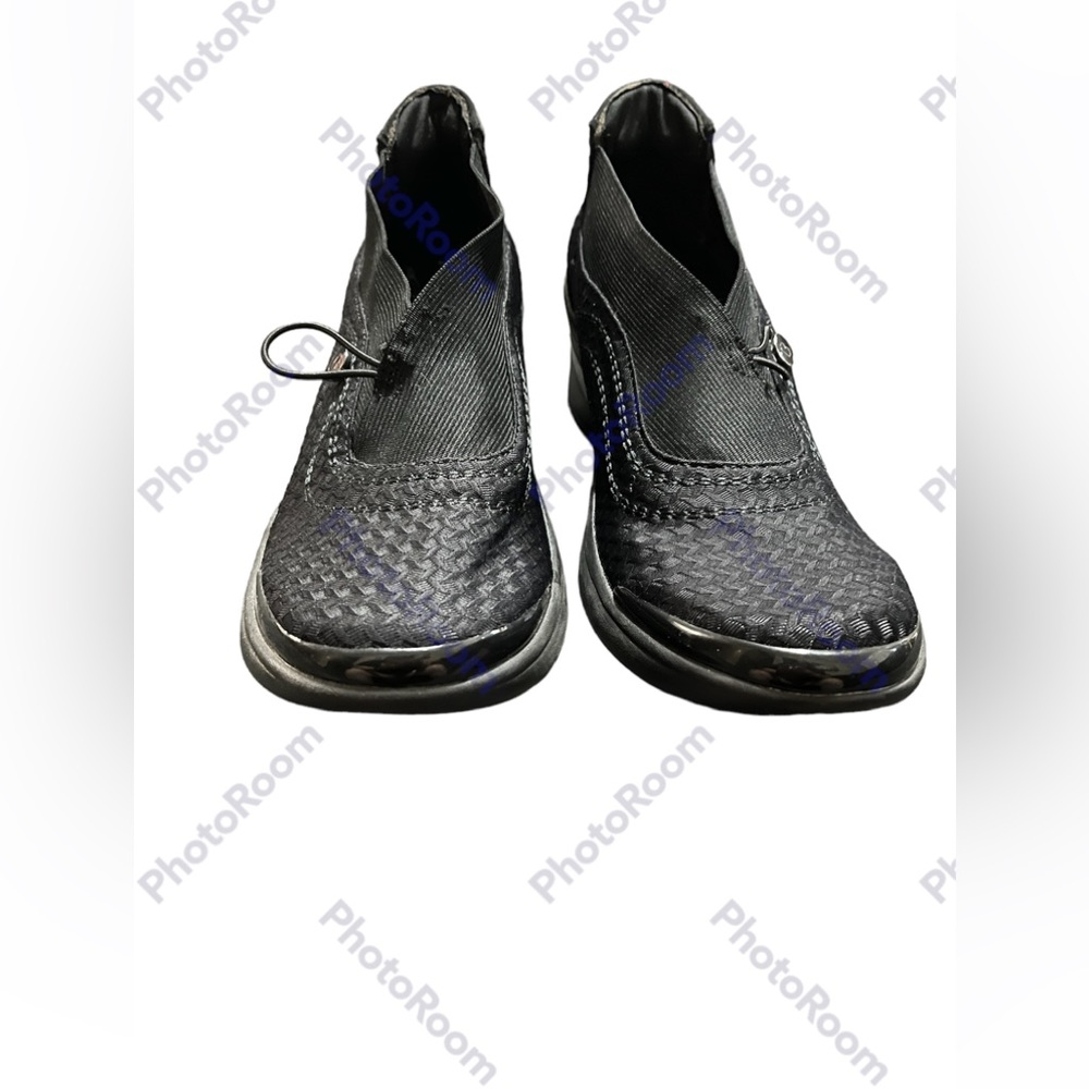 Bzees Slip On Shoe in Black - Women’s Size 10 - excellent condition
